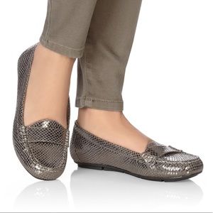 Vionic Chill Larrun Snakeskin Print Mocassin Loafers Size 8W